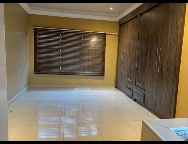 3 bed property to rent in SILVERTON